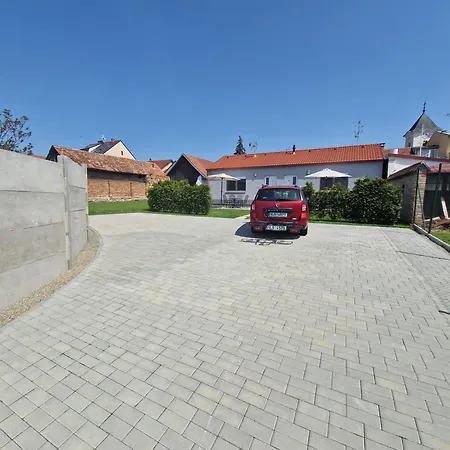 Ubytovani U Marty S Terasou Sakvice Exterior photo